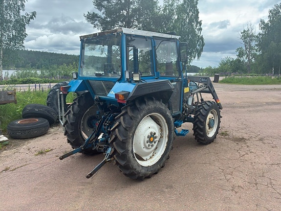Traktor med lastare 4X4 FORD 3910 4WD LP2 5 of 6