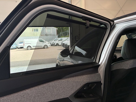 Peugeot e-5008 17 of 26