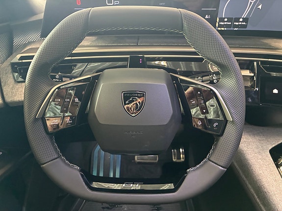 Peugeot e-5008 20 of 26