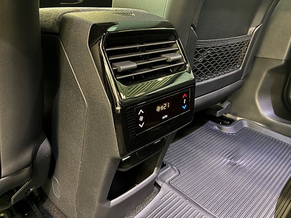 Peugeot e-5008 16 of 26