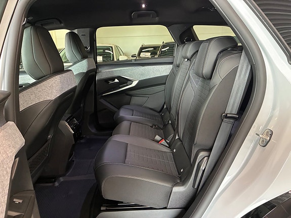 Peugeot e-5008 14 of 26