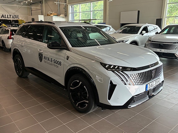 Peugeot e-5008 8 of 26