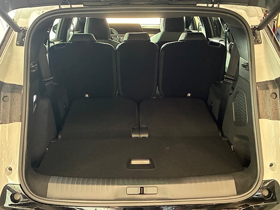 Peugeot e-5008 10 of 26