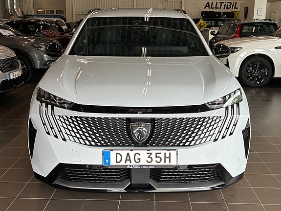 Peugeot e-5008 9 of 26
