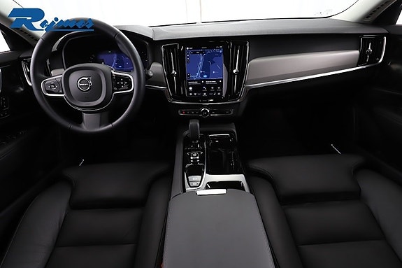 Volvo V90 2 of 5