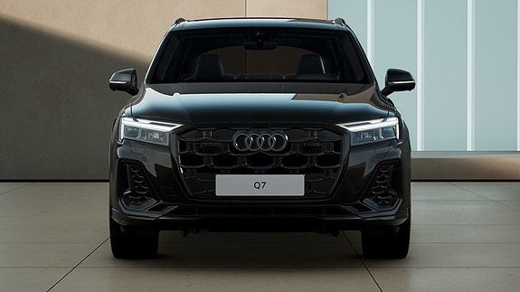 Audi Q7 2 of 5
