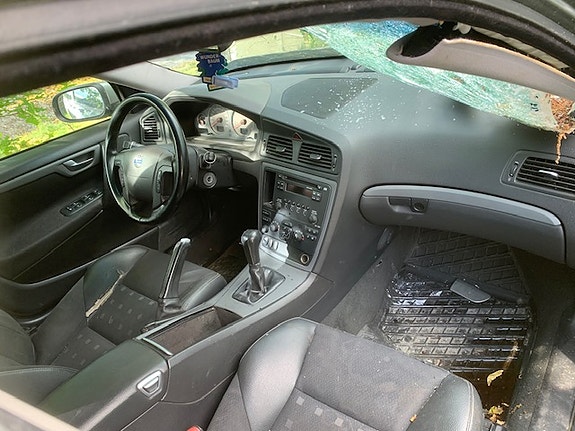 Volvo V70 3 of 5