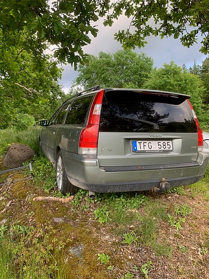 Volvo V70 2 of 5