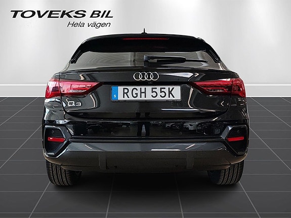 Audi Q3 3 of 5