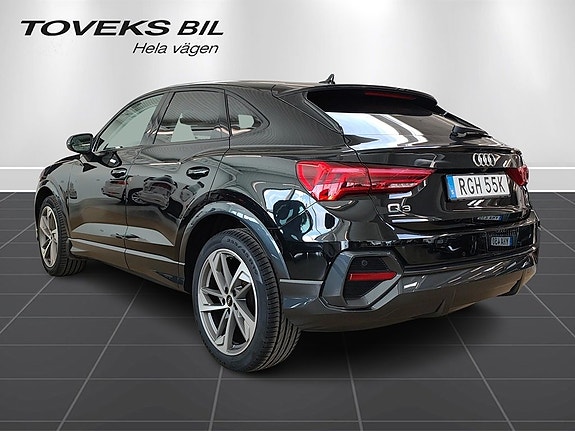 Audi Q3 2 of 25