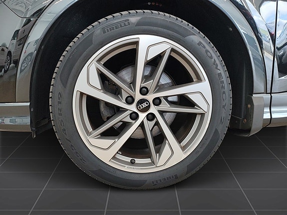 Audi Q3 8 of 25