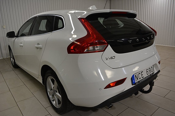 Volvo V40 4 of 5