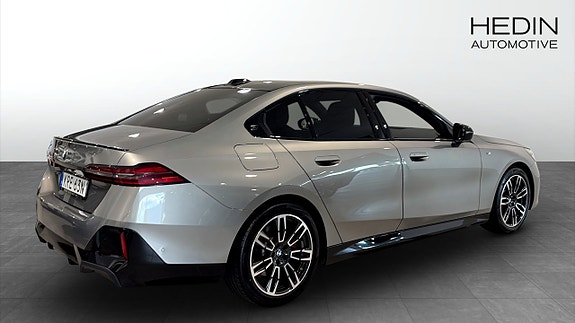 BMW 520 2 of 5