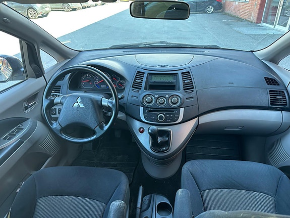 Mitsubishi Grandis 5 of 5