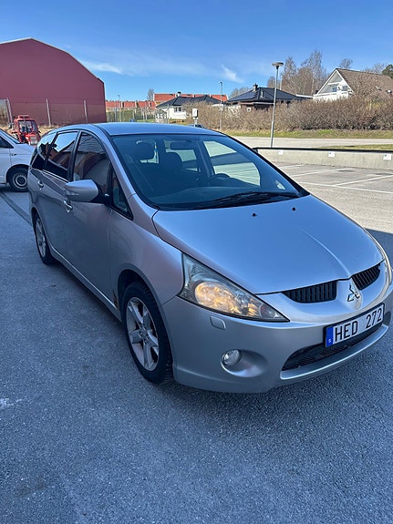 Mitsubishi Grandis 4 of 5