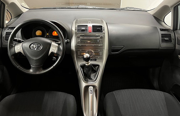 Toyota Auris 5 of 5