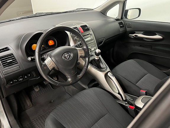 Toyota Auris 4 of 5
