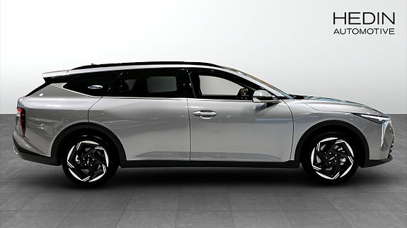 Kia K4 4 of 5