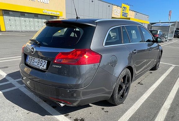 Opel Insignia 2 of 5