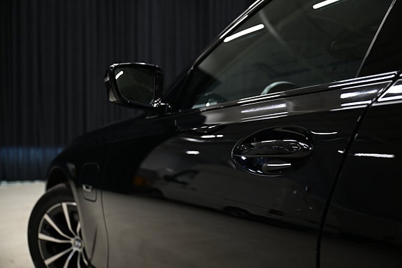 BMW 330e 21 of 30