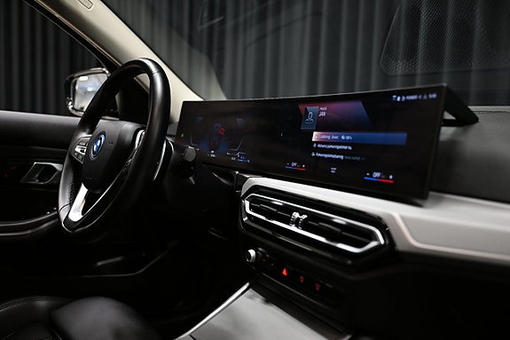 BMW 330e 25 of 30