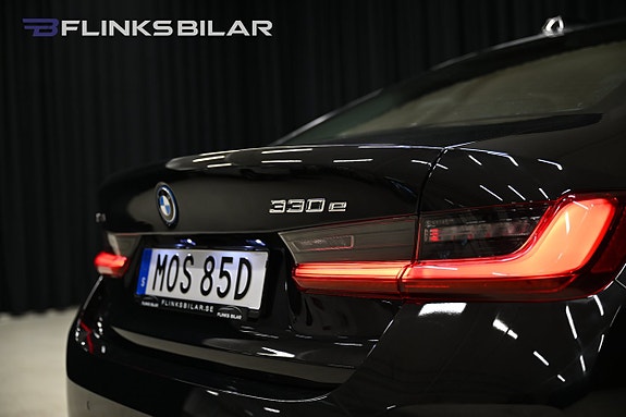 BMW 330e 11 of 30