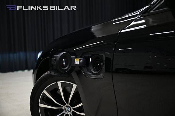 BMW 330e 7 of 30