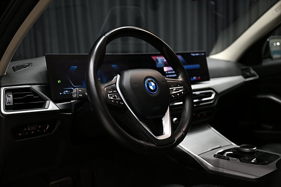 BMW 330e 14 of 30