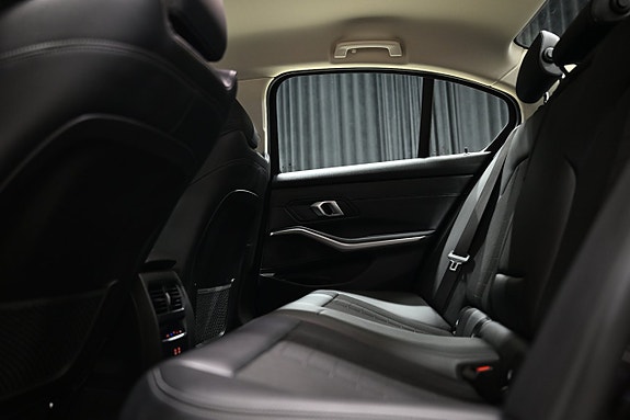 BMW 330e 20 of 30