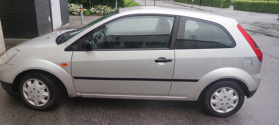Ford Fiesta 3 of 5