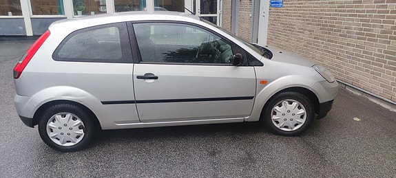 Ford Fiesta 4 of 5