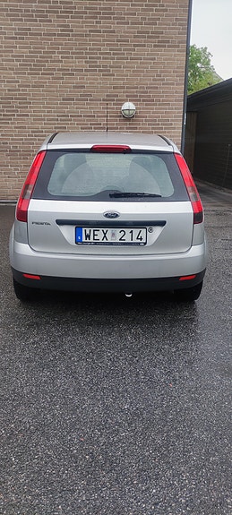 Ford Fiesta 2 of 5