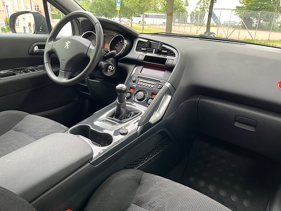 Peugeot 3008 13 of 14