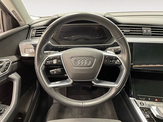 Audi Q8 13 of 26