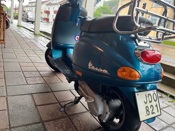 Piaggio Vespa ET4 125 3 of 10