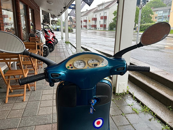 Piaggio Vespa ET4 125 8 of 10