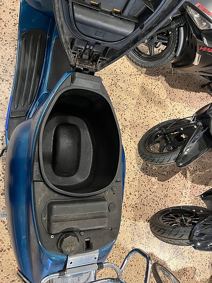 Piaggio Vespa ET4 125 10 of 10