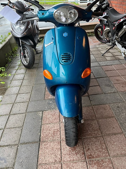 Piaggio Vespa ET4 125 7 of 10