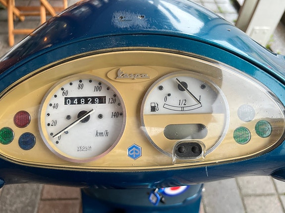 Piaggio Vespa ET4 125 9 of 10