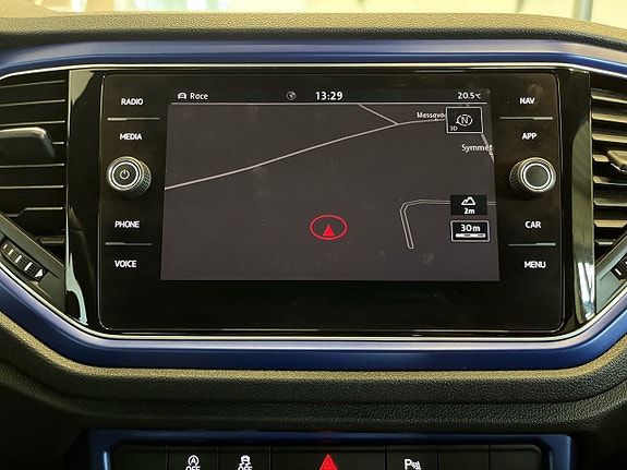 Volkswagen T-Roc 16 of 26