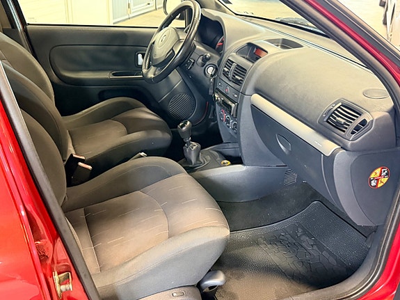 Renault Clio 8 of 11