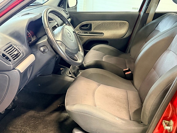 Renault Clio 10 of 11