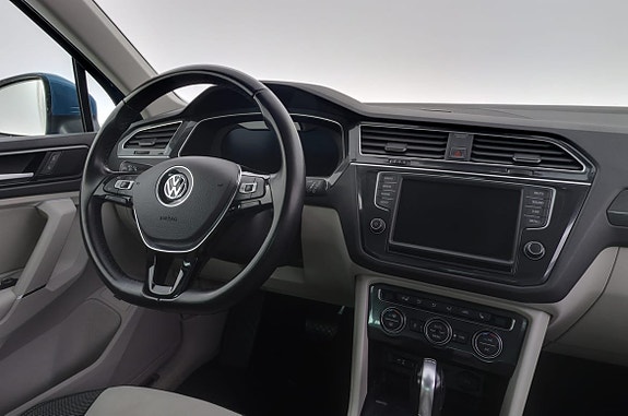 Volkswagen Tiguan 8 of 16