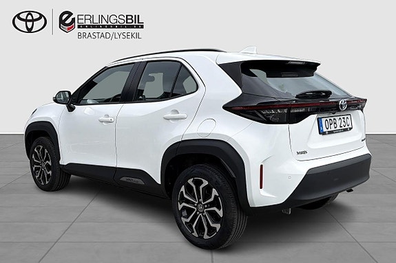 Toyota Yaris Cross 2 of 5