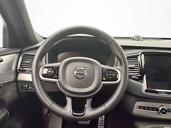 Volvo XC90 11 of 30