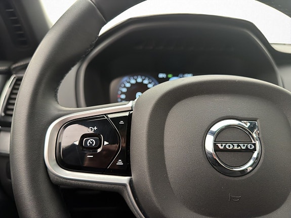 Volvo XC90 25 of 30