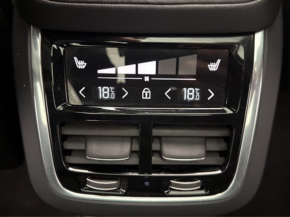 Volvo XC90 18 of 30