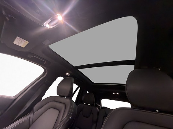 Volvo XC90 14 of 30