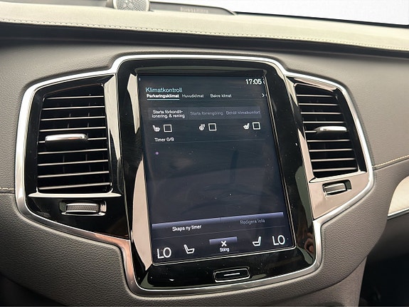 Volvo XC90 16 of 30