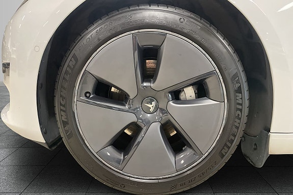 Tesla Model 3 9 of 16